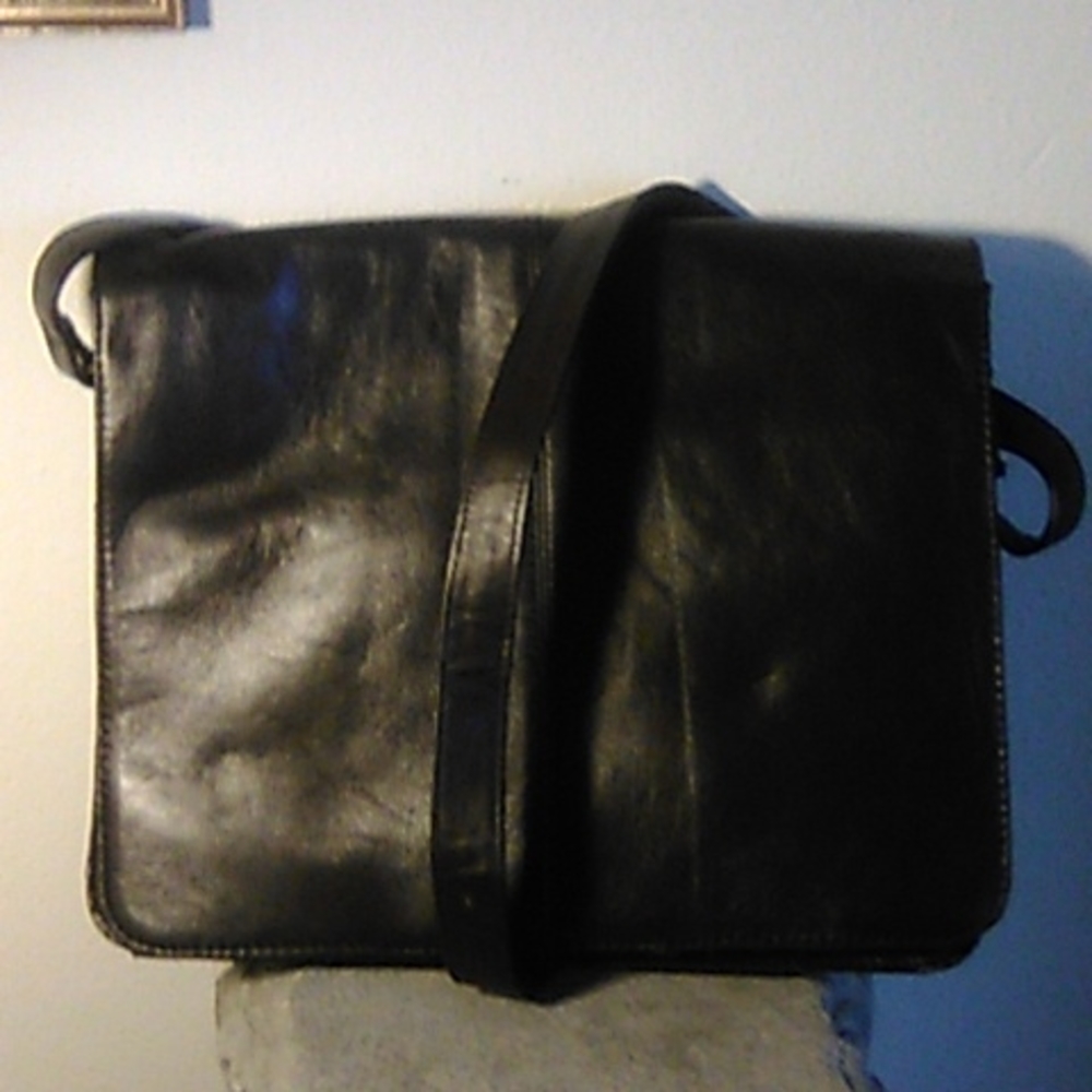 Cross body computer bag.